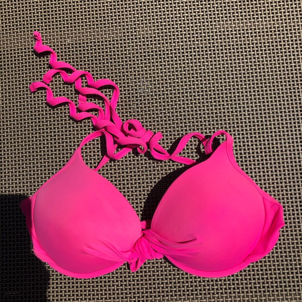 Front knot bikini
